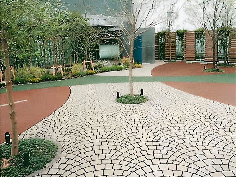 商用施設：アプローチ・駐車場 施工後の様子